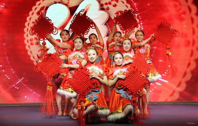 5e0aaa32576ed.jpg 1開場舞(網(wǎng)用).jpg