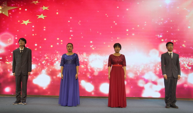 5e0aab1e0b239.jpg 6詩朗誦托起明天的太陽(網(wǎng)用).jpg