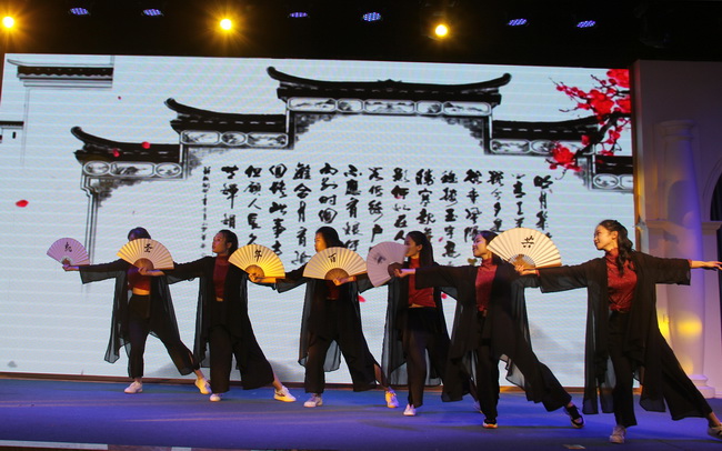 5e0aae7eb6cce.jpg 14吾來舞往(網(wǎng)用).jpg