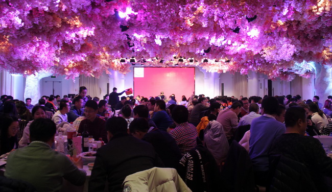 5e0aafd4c23e9.jpg 晚宴現(xiàn)場(網(wǎng)用).jpg