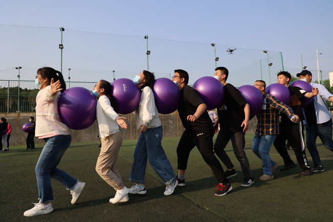 62ce8399795e5.jpg (網(wǎng)用)團(tuán)體夾球跑-六分公司隊(duì)1.jpg